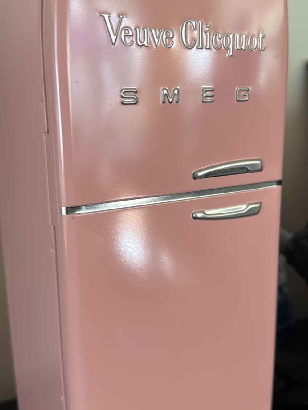 RARE Pink Veuve Clicquot Smeg Fridge Cooler - Picture 6 of 8